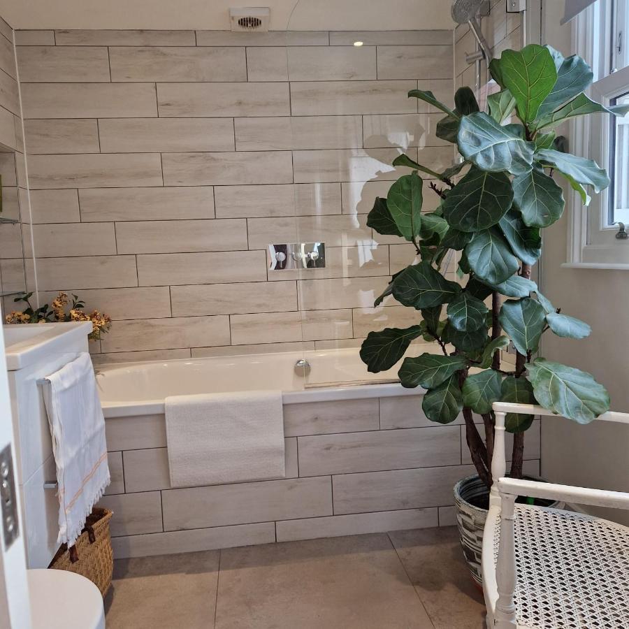 Apartamento Colourful 2 Bed 2 Bath Tooting House Londres Exterior foto